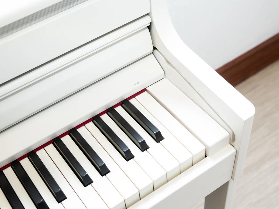 Hình ảnh chi tiết ROLAND HP-704 WH góc chụp 7